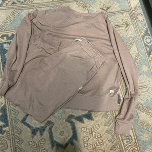 Vuori Women's Tan Sweatshirt